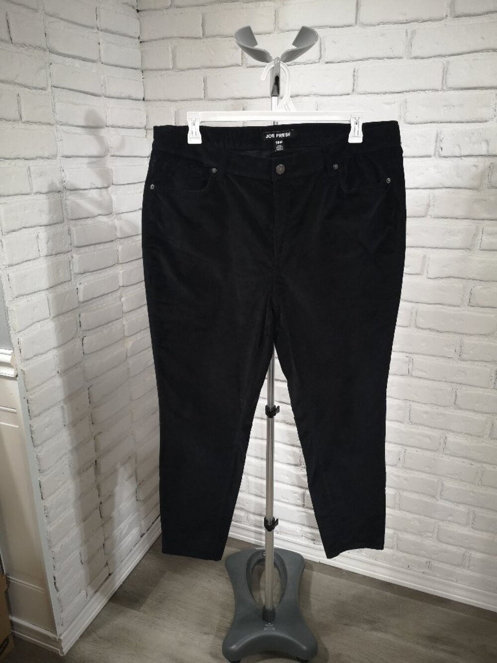 Joe Fresh Ladies Size 18W Black Soft Corduroy Zipper & Button Closure Pants